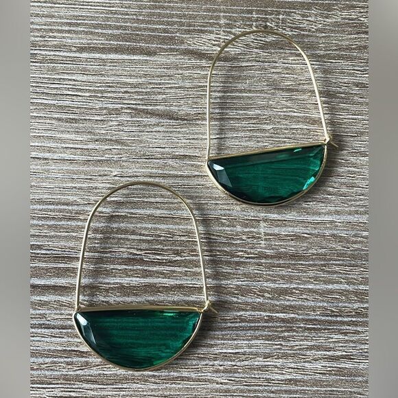 Green hoop earrings A183 - Picture 2 of 3